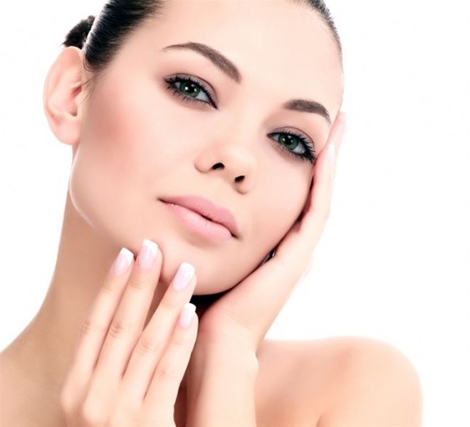 <strong>1 </strong>ή <strong>4 </strong>συνεδρίες <strong>δερμοαπόξεσης και ανάπλασης προσώπου</strong> με <strong>μικροκρυστάλλους</strong>, με τη χρήση του ιατρικού μηχανήματος <strong>S. T. Peel Med</strong>