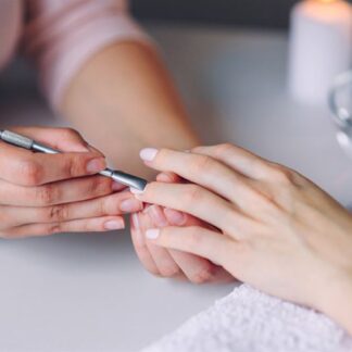 <strong>Μανικιούρ, πεντικιούρ, spa πεντικιούρ, εφαρμογή gel</strong>