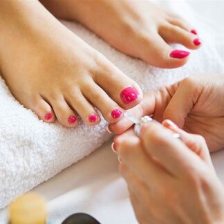 <strong>Μανικιούρ -</strong>&nbsp;<strong>Πεντικιούρ</strong> με απλή ή ημιμόνιμη βαφή&nbsp;/ <strong>Spa πεντικιούρ</strong>