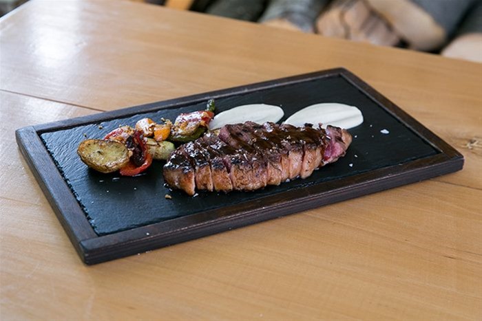 <strong>Πλήρες γεύμα ή δείπνο 2 ατόμων</strong>, σε βραβευμένο εστιατόριο κρεατικών, με<strong> </strong>κορυφαίας ποιότητας πιάτα και μια υπερ-πλούσια λίστα κρασιών!<br />