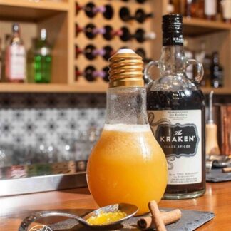 <strong>Ποτό</strong>,&nbsp;<strong>Cocktail</strong>&nbsp;&&nbsp;<strong>Φιάλη κρασιού με Plateau τυριών &ndash; αλλαντικών&nbsp;</strong>για <strong>2 άτομα</strong>, σε ένα περιβάλλον υψηλής αισθητικής!