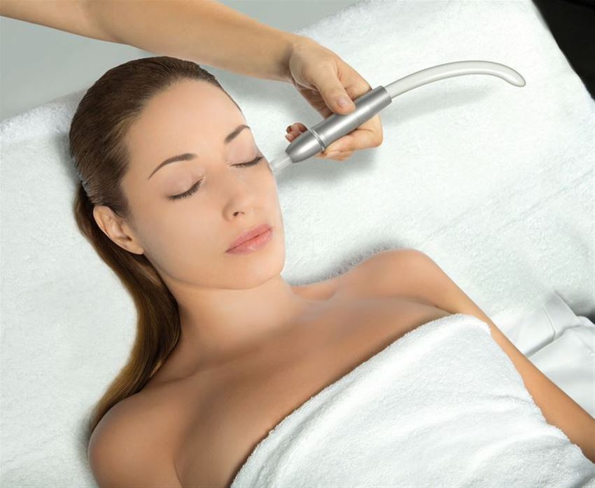 <strong>1</strong> -<strong> 4</strong> συνεδρίες <strong>μικροδερμοαπόξεσης</strong> | χρήση <strong>υπερήχου στην περιοχή των ματιών</strong> με τα κορυφαία μηχανήματα <strong>Microdermabrasion</strong> & <strong>Ultrasonic</strong>