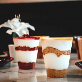 <strong>προφιτερόλ&nbsp;</strong>&nbsp;|&nbsp;<strong>cheesecake&nbsp;</strong>&nbsp;|&nbsp;<strong>τιραμισού</strong>&nbsp;&nbsp;|&nbsp;<strong>κουλουράκια&nbsp;</strong>&nbsp;|<strong>&nbsp;μους σοκολάτα&nbsp;</strong>&nbsp;|<strong>&nbsp;Μακεδονίτικο με κρέμα</strong>