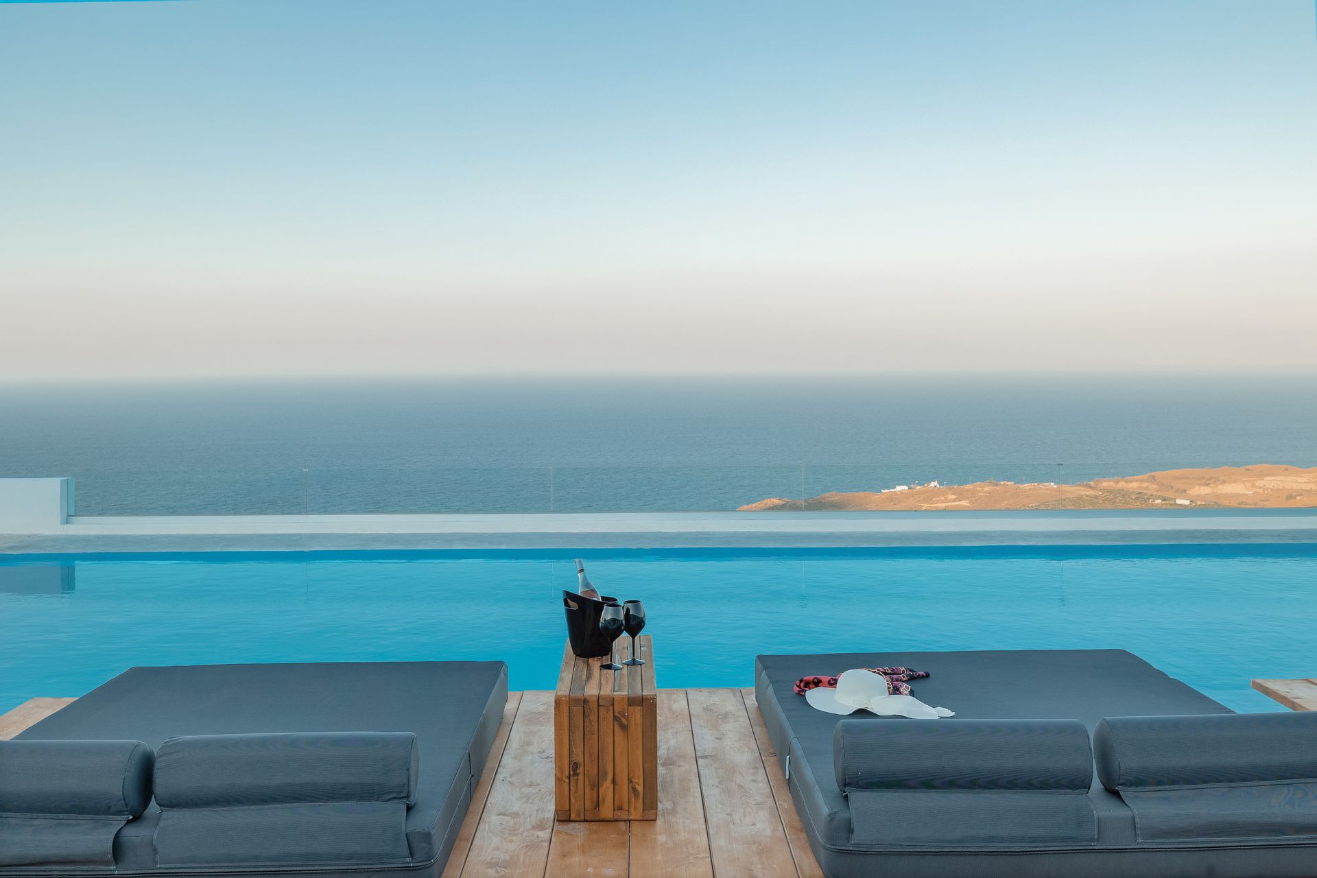 Oyster Luxury Suites - Ημεροβίγλι, Σαντορίνη