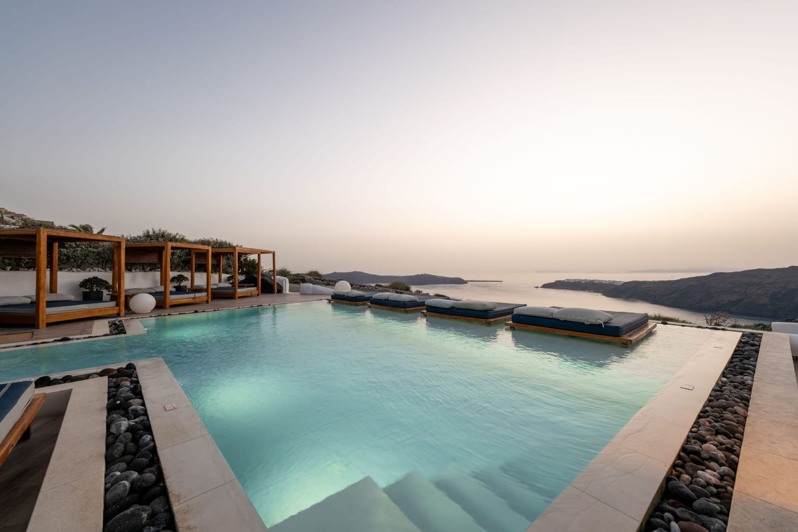 5* Amaze Suites - Ημεροβίγλι, Σαντορίνη