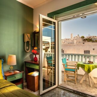 Dionysis Studios - Αδάμαντας, Μήλος