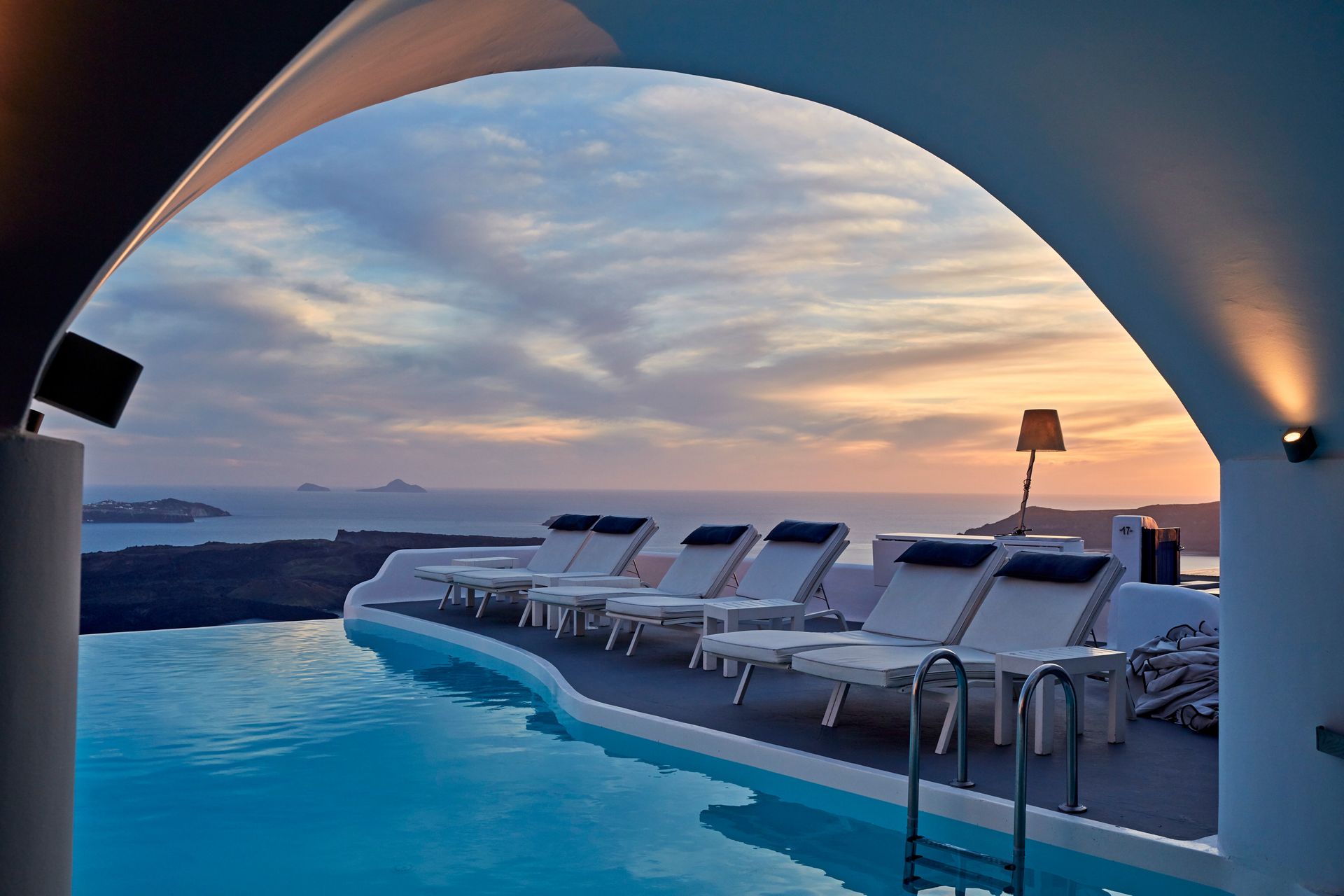 5* Katikies Chromata Santorini / The Leading Hotels of the World - Ημεροβίγλι, Σαντορίνη